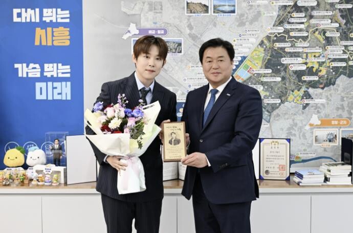 트로트 가수 '진욱',...