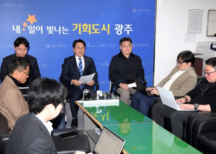 광주광역시, 도시철도 2호선 역명 의...