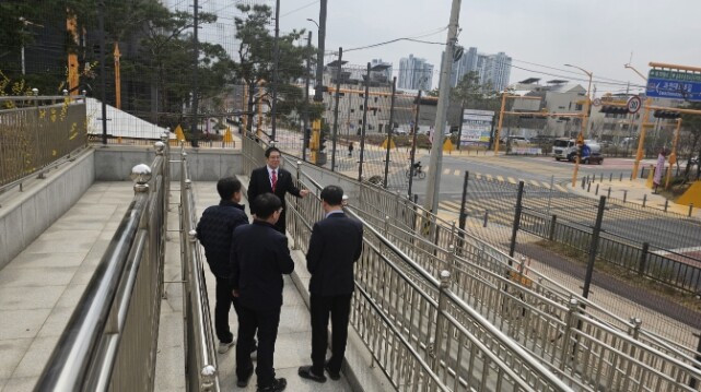 과천갈현초 운동장 장애인 출입구 개선...