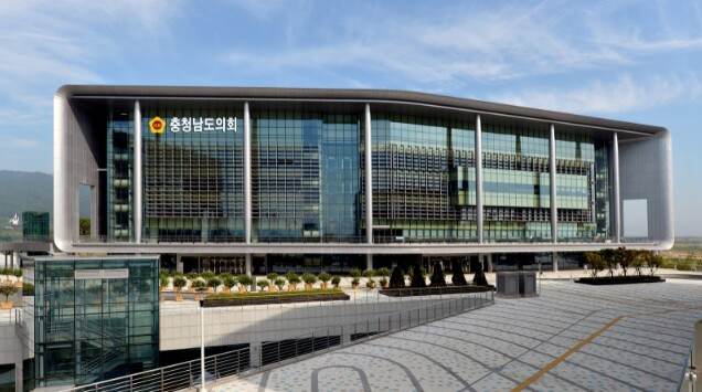 충남도의회, 전국 최초 ‘AI 의정브...